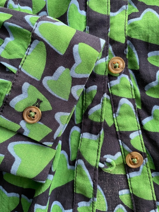 CONVERSATIONS BY ANTHROPOLOGIE - Navy & Green Heart Print Button Front Blouse - Picture 5 of 10